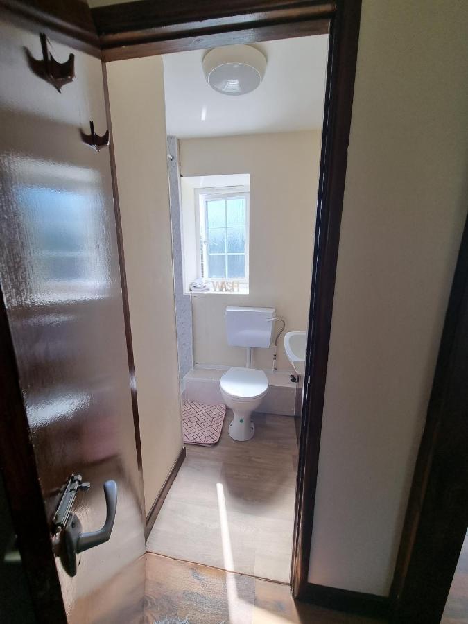 No 4 Trelawney Apartment - Onsite Bar - Restaurant - Horse Riding Menheniot ภายนอก รูปภาพ