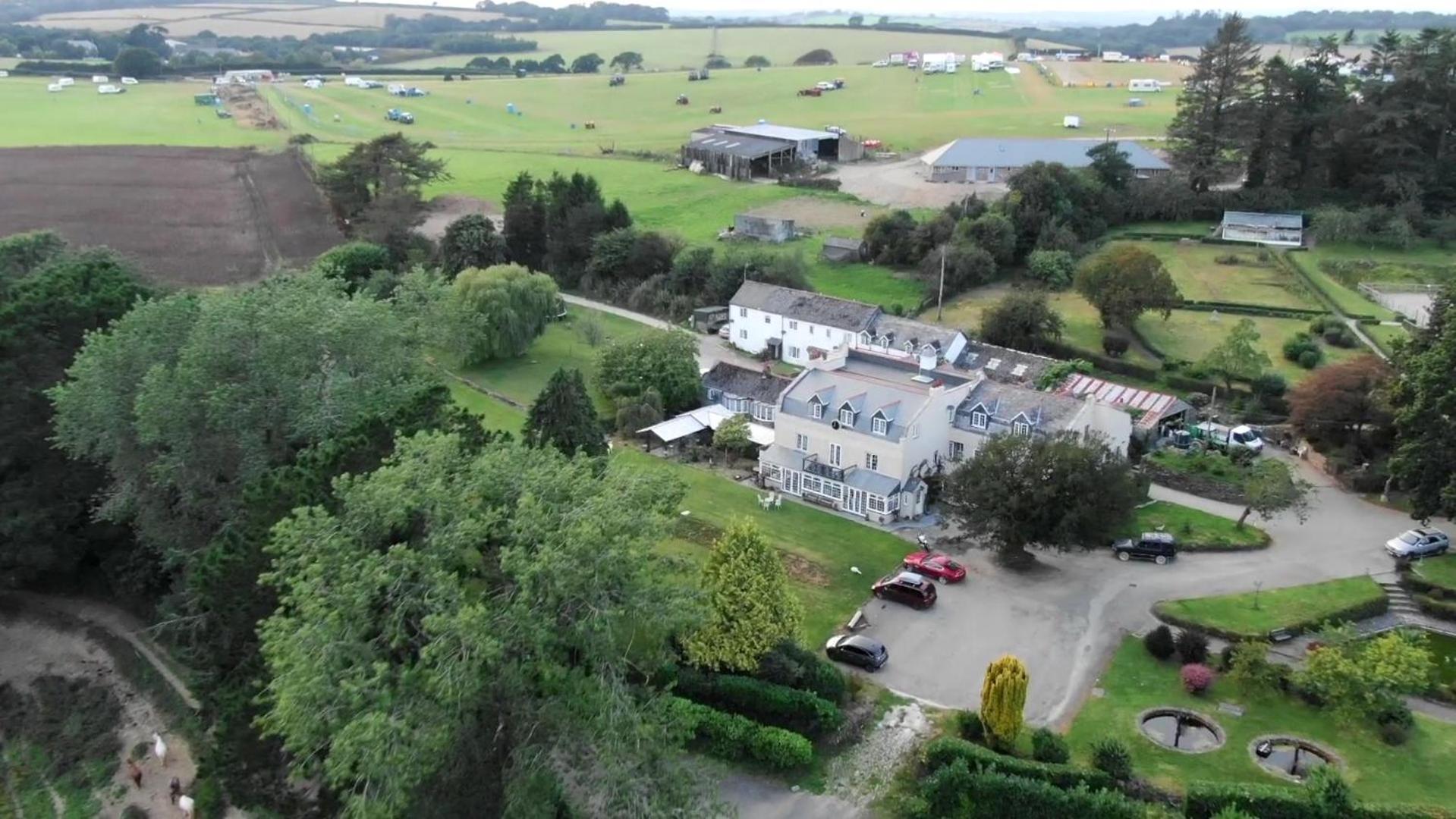 No 4 Trelawney Apartment - Onsite Bar - Restaurant - Horse Riding Menheniot ภายนอก รูปภาพ