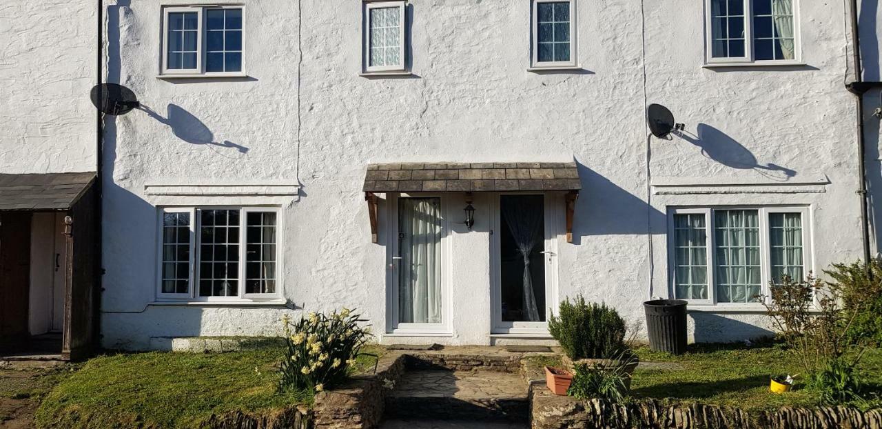 No 4 Trelawney Apartment - Onsite Bar - Restaurant - Horse Riding Menheniot ภายนอก รูปภาพ